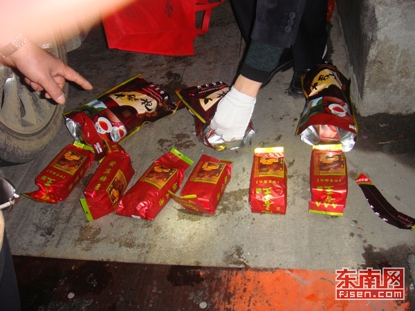 茶叶包中藏冰毒 厦门警方破获跨区域运输毒品案